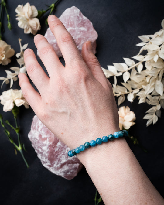 Blue Apatite Round Bead Bracelet 6mm - The Healing Pear